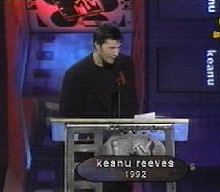 Церемонии : MTV Movie Awards 1992, награда Самый желанный мужчина за фильм На гребне волны